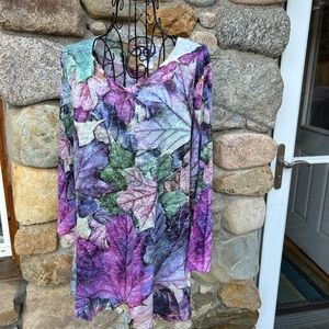 Serengeti women’s size Large top